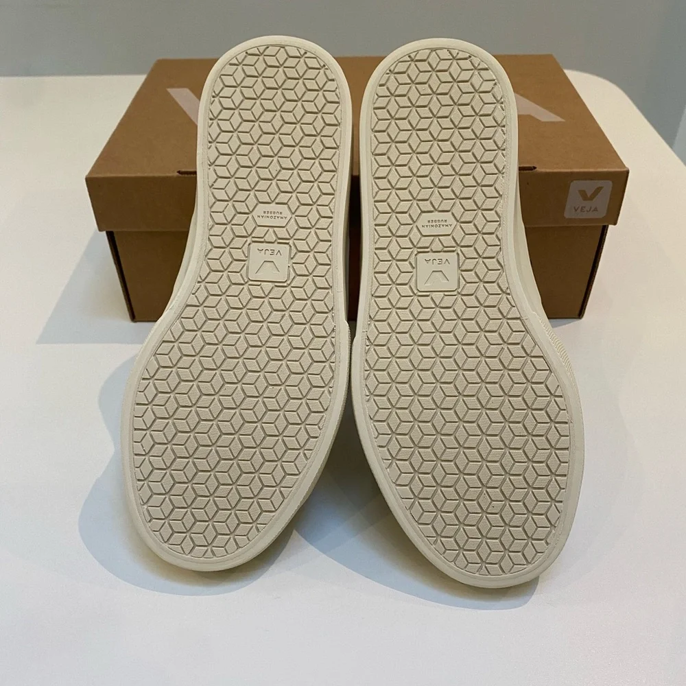 Veja Campo Leather Sneaker Extra White/Black sz 37EU/6USNew in Box - Picture 7 of 7